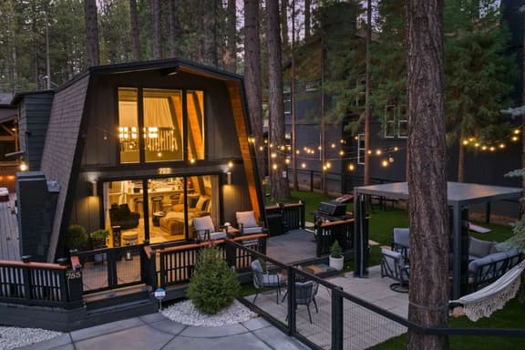 Serenity Cabin, Walk to Slopes, Hot tub, Fire Pit - Image 1