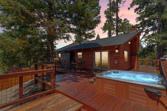 Shasta Pines + Hot Tub + Dog Friendly + EV Plug Provided - Image 1