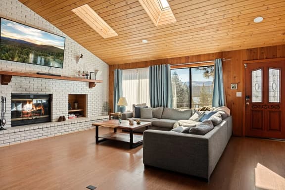 Solstice Shores Chalet, Hot Tub and Lake Views - Image 1