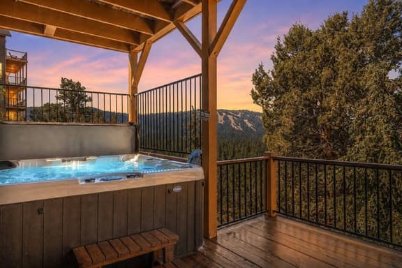 Starry Starry Night, Lake Views, Hot Tub, Mins 2 Lake - Image 1