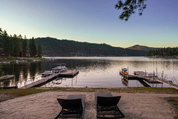 TheLakeHouz | Private Dock, Hot Tub w/ Lake Views - Image 1