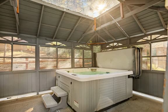 Timber & Tide Retreat in Fox Farm w Hot Tub & Games - Image 1