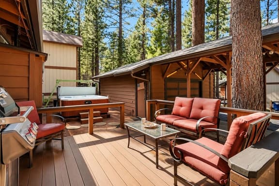 Yvonne's Place |Hot Tub, Mins 2 Snow Summit & Lake - Image 1